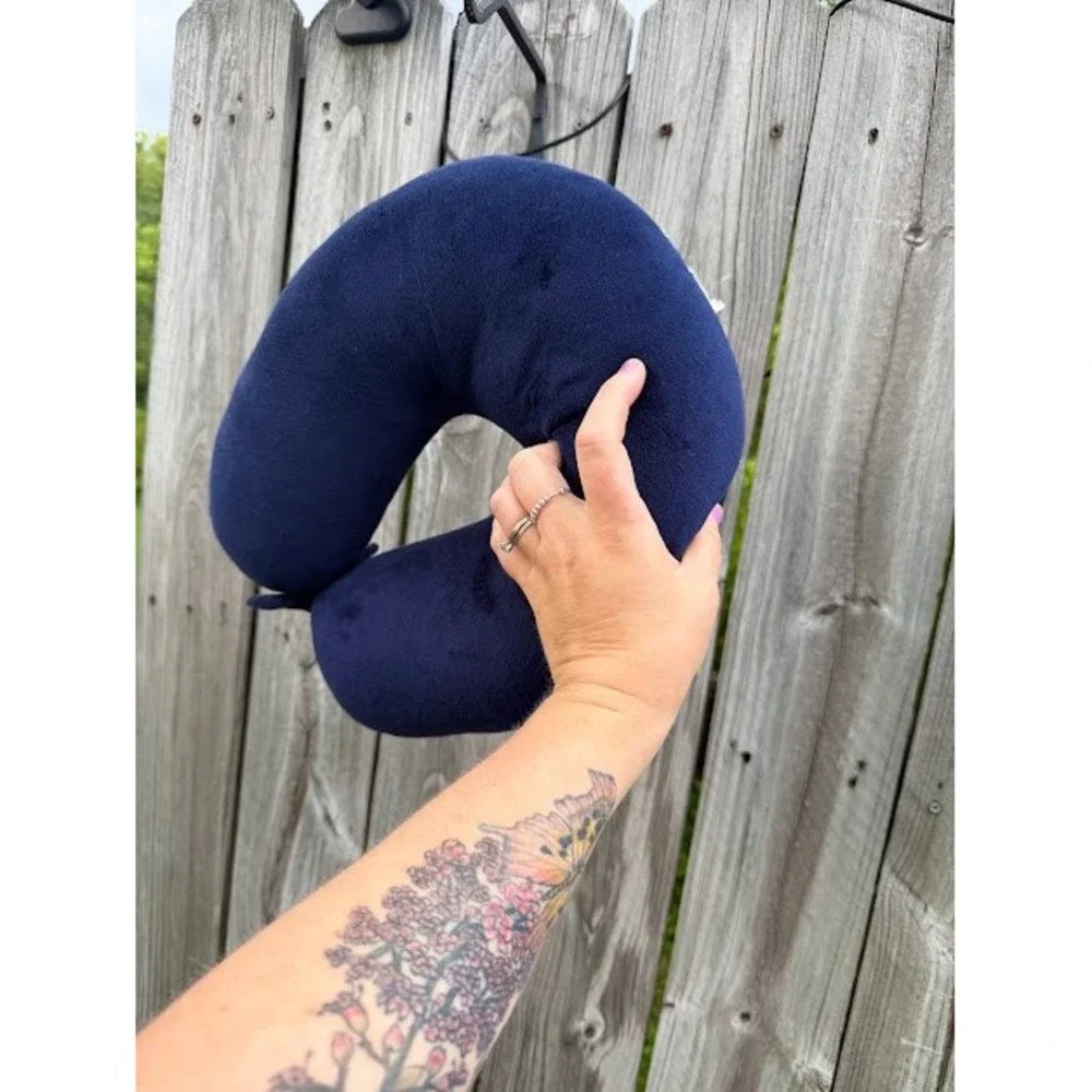 N/A travel neck